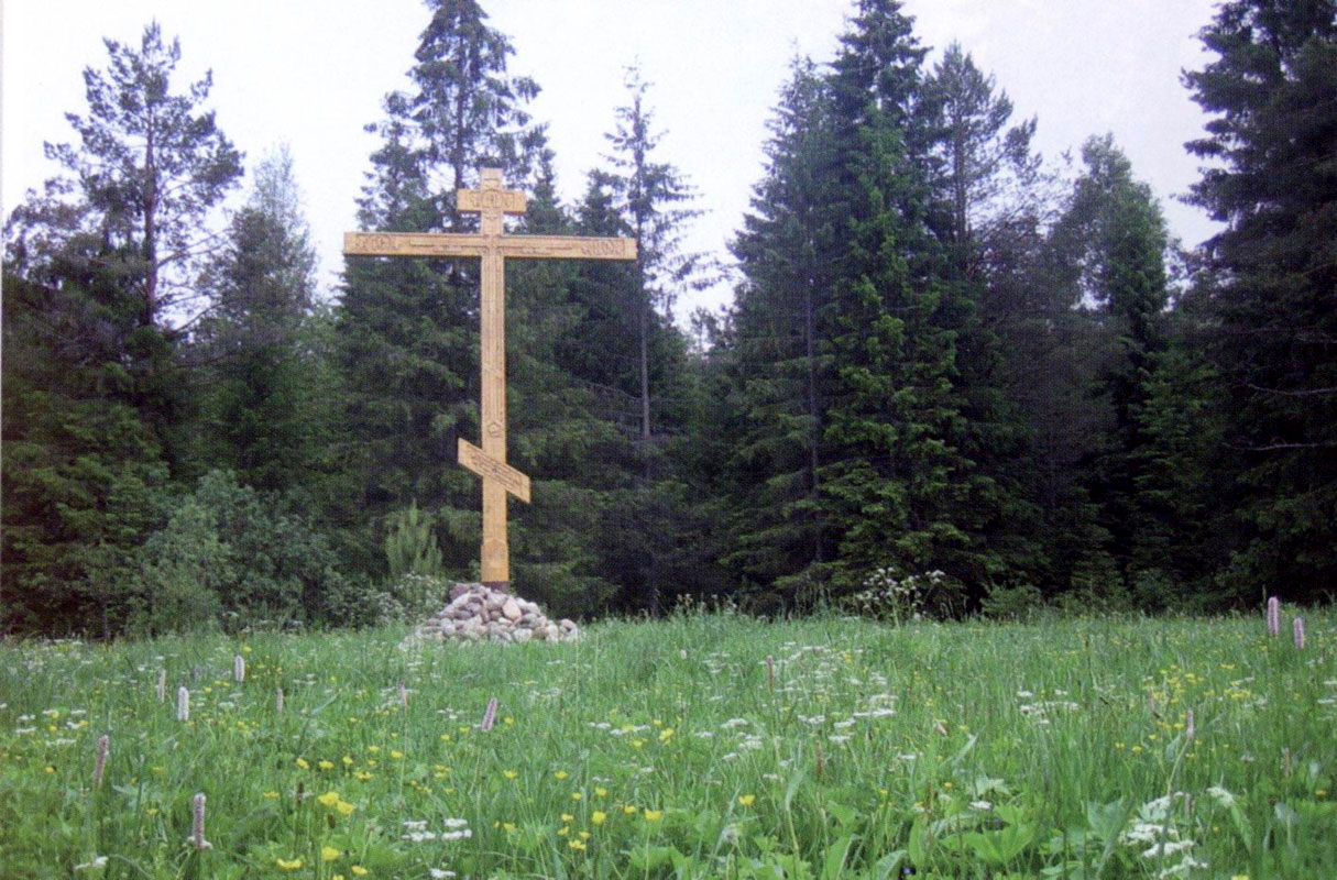 Крест на месте Успенского скита в память 500-летия преставления преподобного Нила Сорского