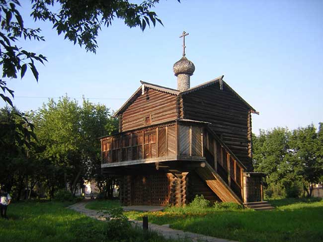 Надвратная Михайло-Архангельская церковь