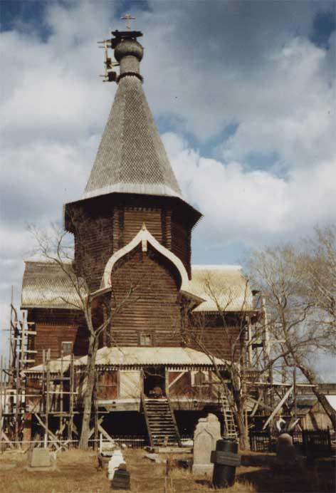 Установка Успенской церкви на территории Спасо-Прилуцкого монастыря