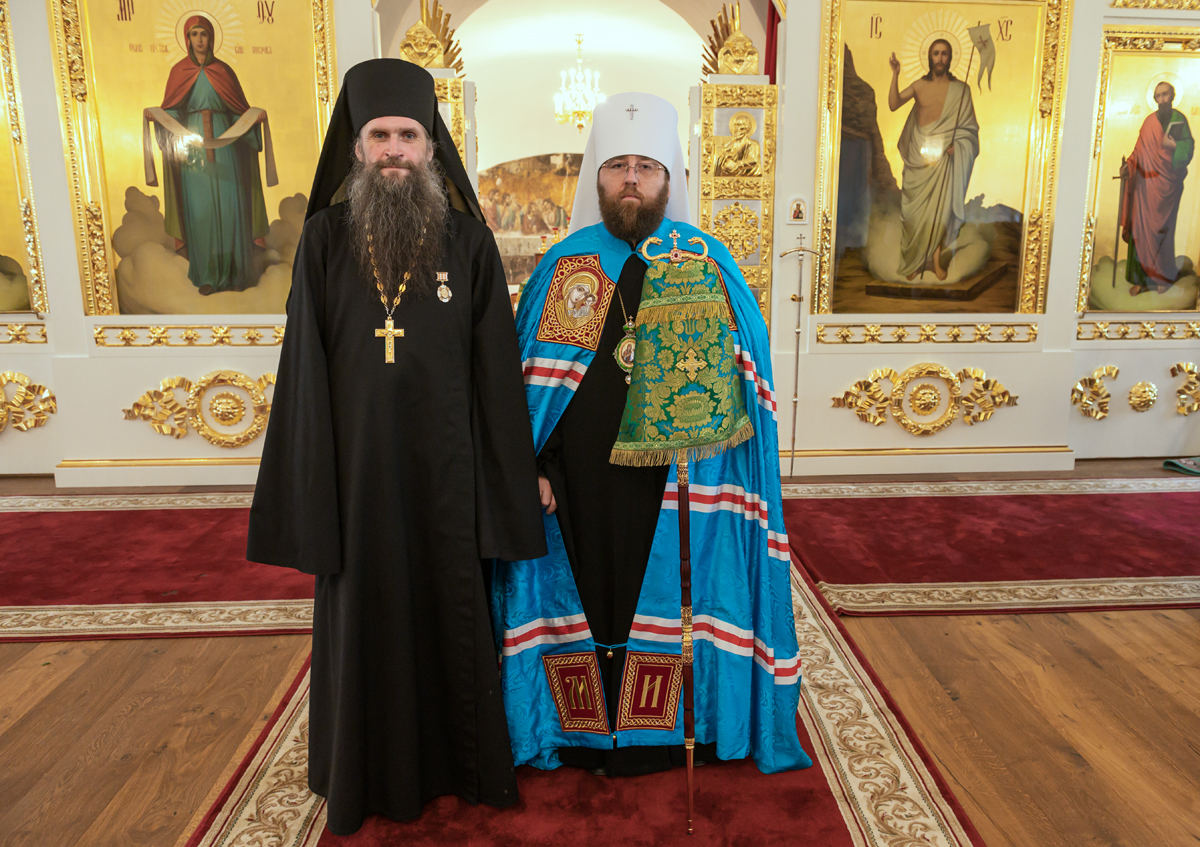Митрополит Игнатий и иеромонах Александр (Кораблев)