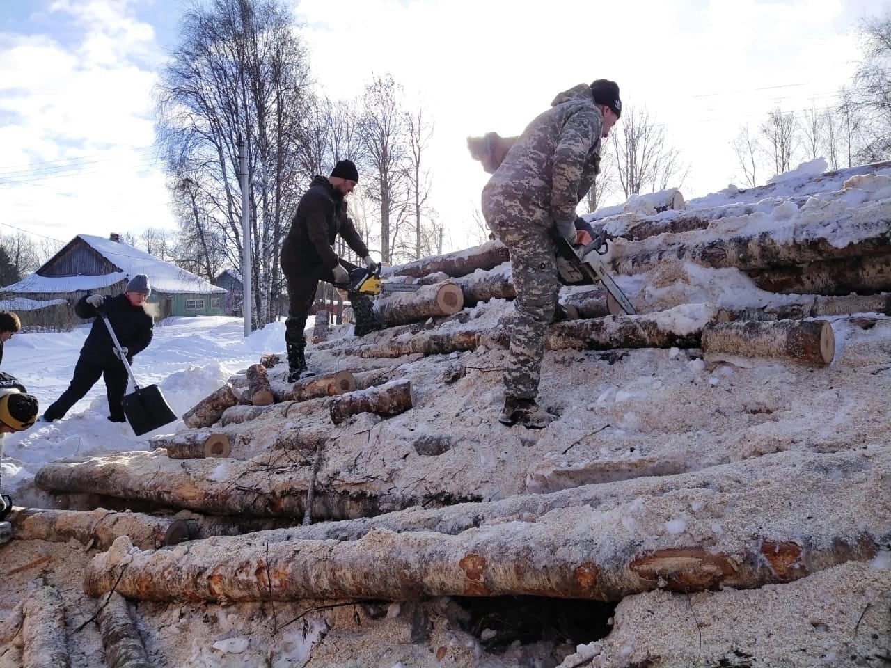 Заготовка дров в Александро-Куштском монастыре